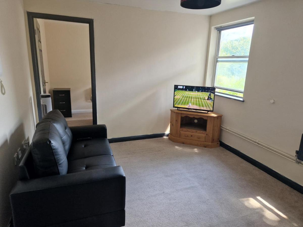 Maidstone Heights III - 1 Bedroom In Maidstone! Dış mekan fotoğraf